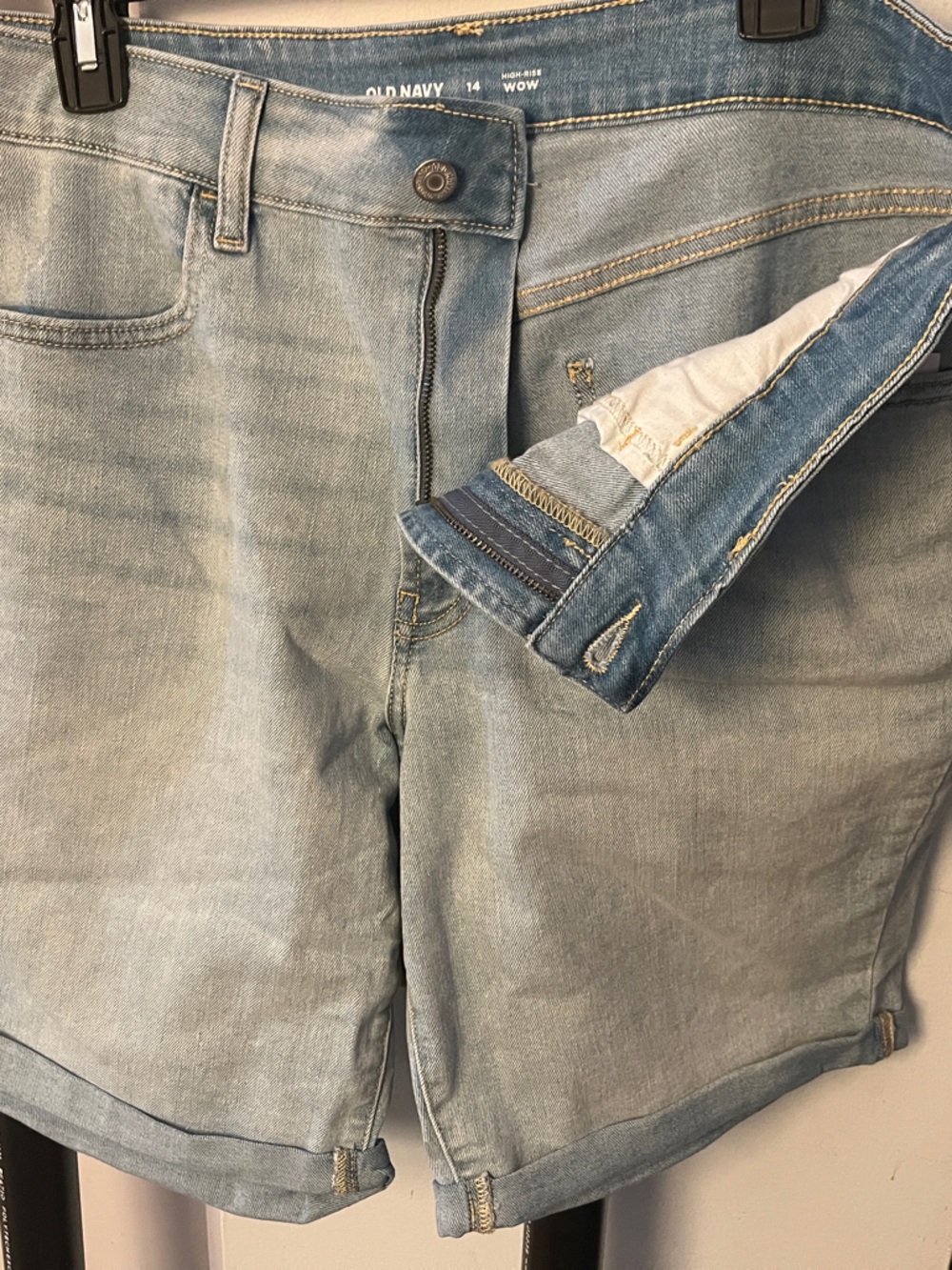Old Navy Faded Light Wash Blue Wonen’s Relaxed Jean Shorts 14 NWT New with Tags